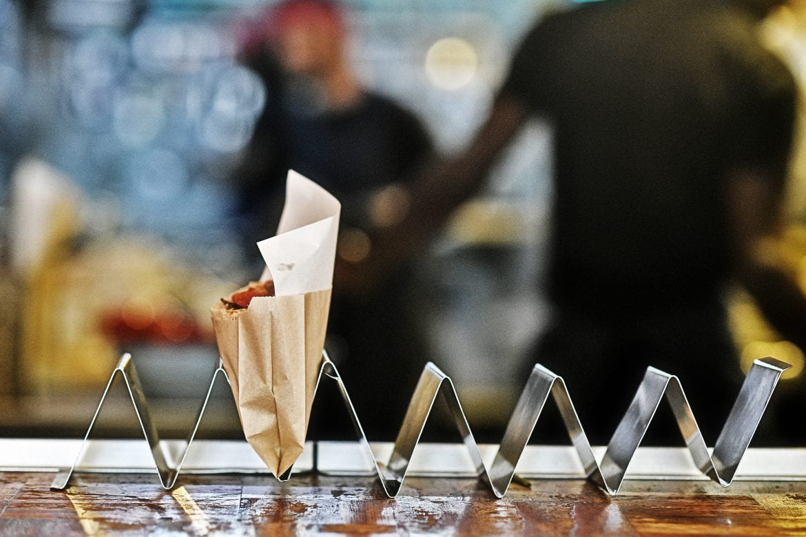 פרויקט תכנון מלא של סניפי המזנון - אוכל רחוב תל אביבי מוגש בפיתות גורמה